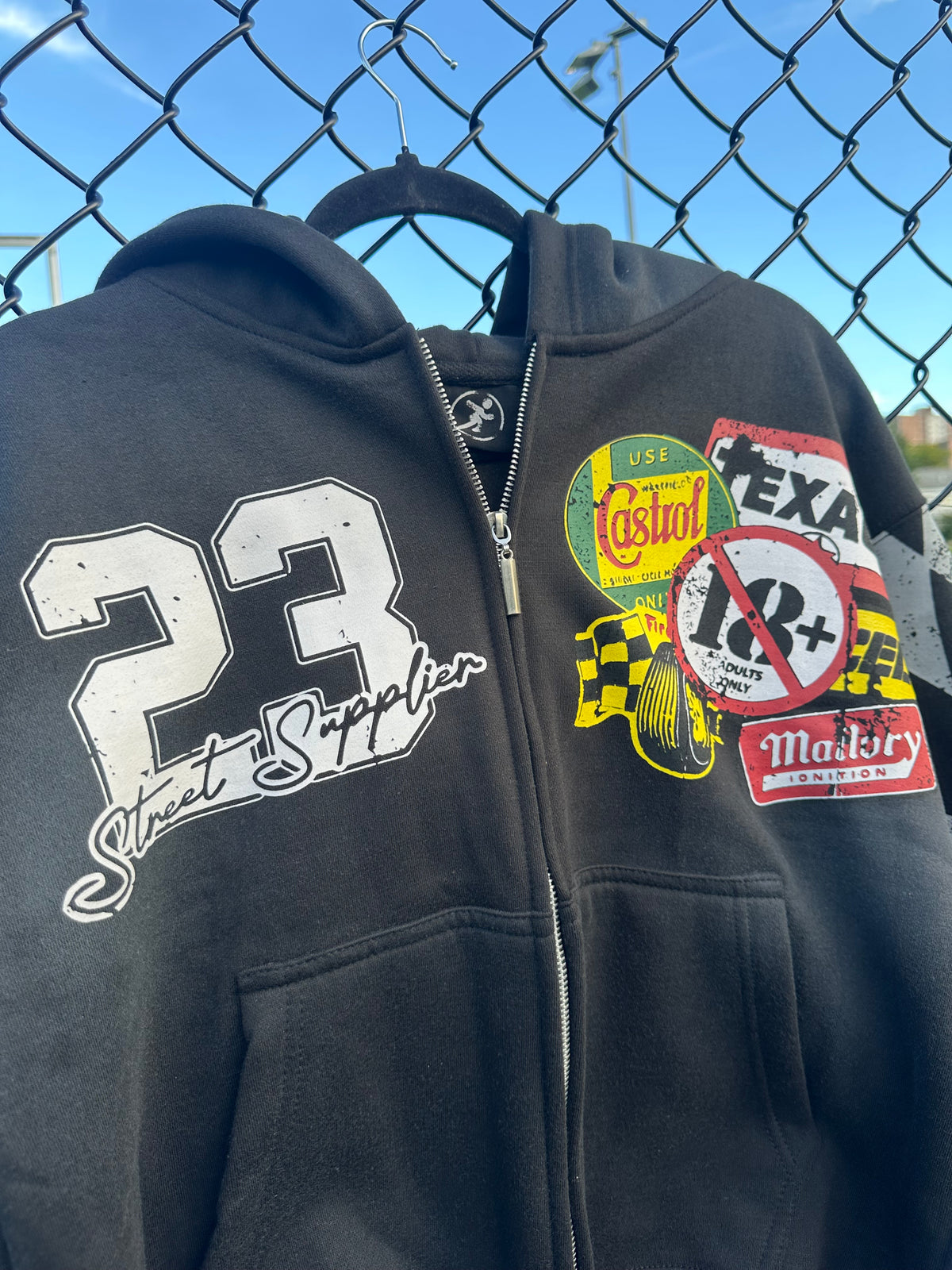 23 Zip up